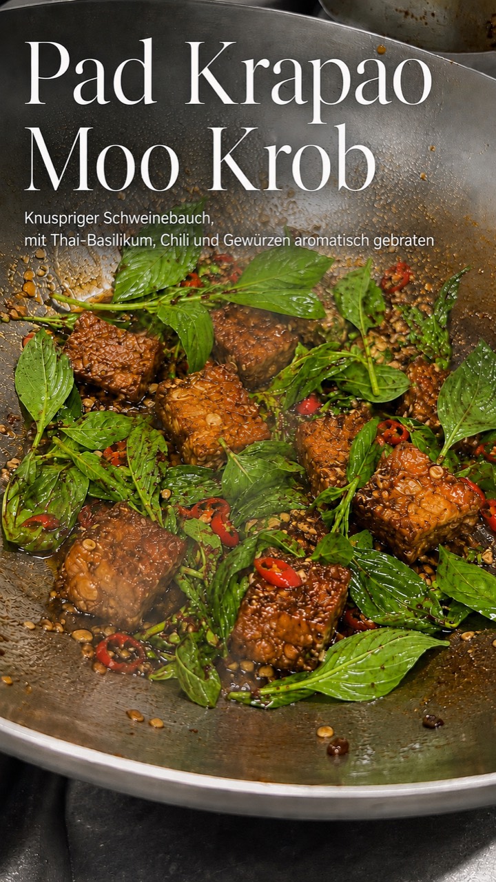 Pad Krapao Moo Krob – Die Geschichte von Wok, Thai-Basilikum und knusprigem Schweinebauch