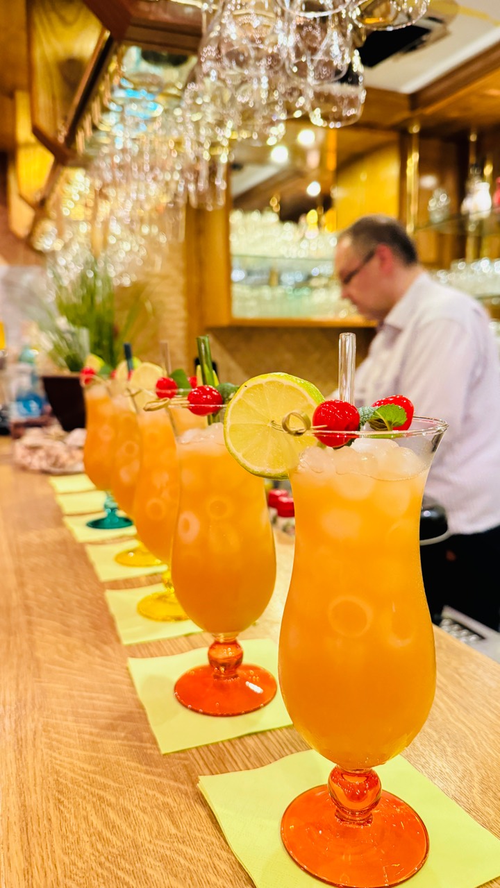 Welcome Drinks an der Bar im Mai Tai Mannheim
